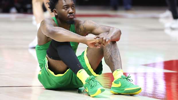 Oregon Ducks guard Jermaine Couisnard wears the Nike Ja 1.